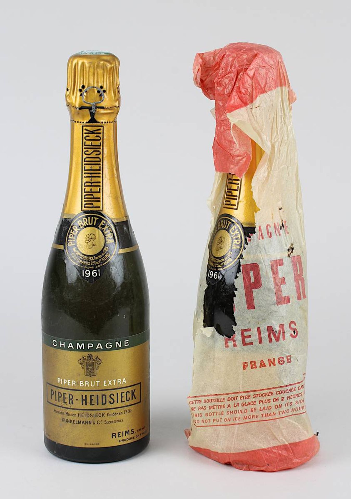 Zwei kleine Flaschen 1961er Champagner, Piper-Heidsieck, Piper Brut Extra, Reims, Flaschenhöhe 26,