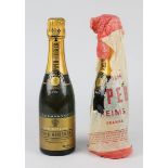 Zwei kleine Flaschen 1961er Champagner, Piper-Heidsieck, Piper Brut Extra, Reims, Flaschenhöhe 26,