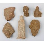 5 Terracotta Kopf-Fragmente und eine kleine Figur, Ägypten, ptolemäisch / römisch, bestehend aus: