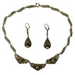 Collier und Paar Ohrhänger, Fahrner, Pforzheim 1920er Jahre, jew. vergoldetes Silber mit