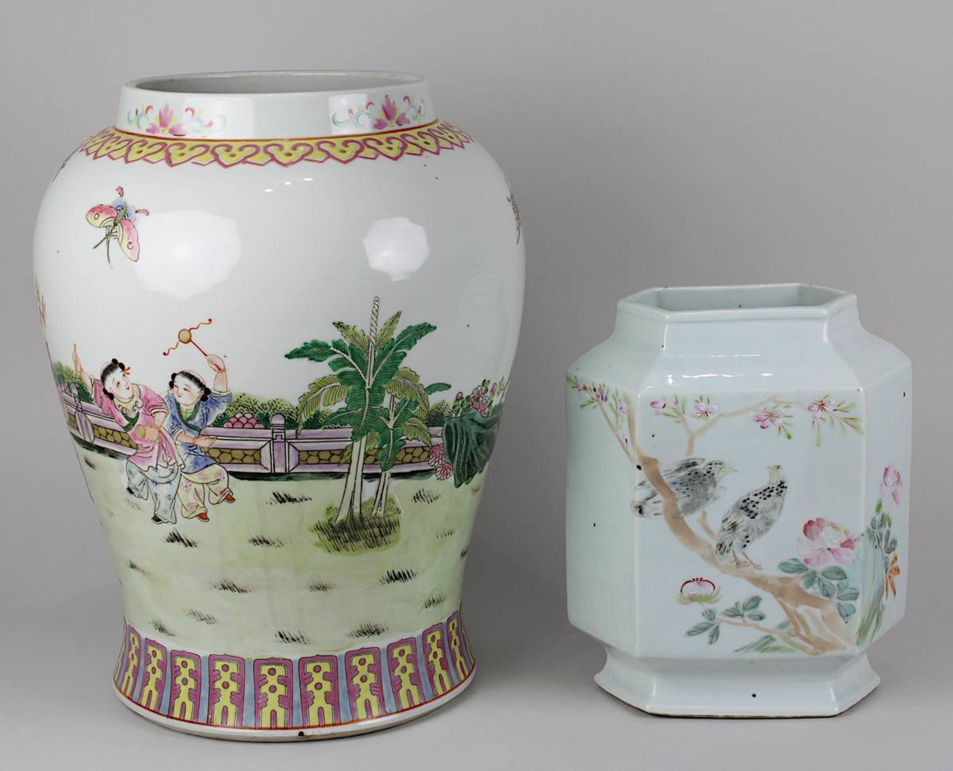 2 Porzellan-Vasen mit Yongzheng-Marke: Porzellan, weißer Scherben, frei gedrehter Korpus, polychrom  - Bild 3 aus 6