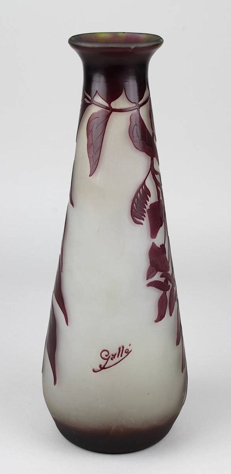 Gallé Jugendstil-Vase mit Glyciniendekor, Nancy 1906-14, keulenförmiger Klarglaskorpus innen mit - Image 4 of 4