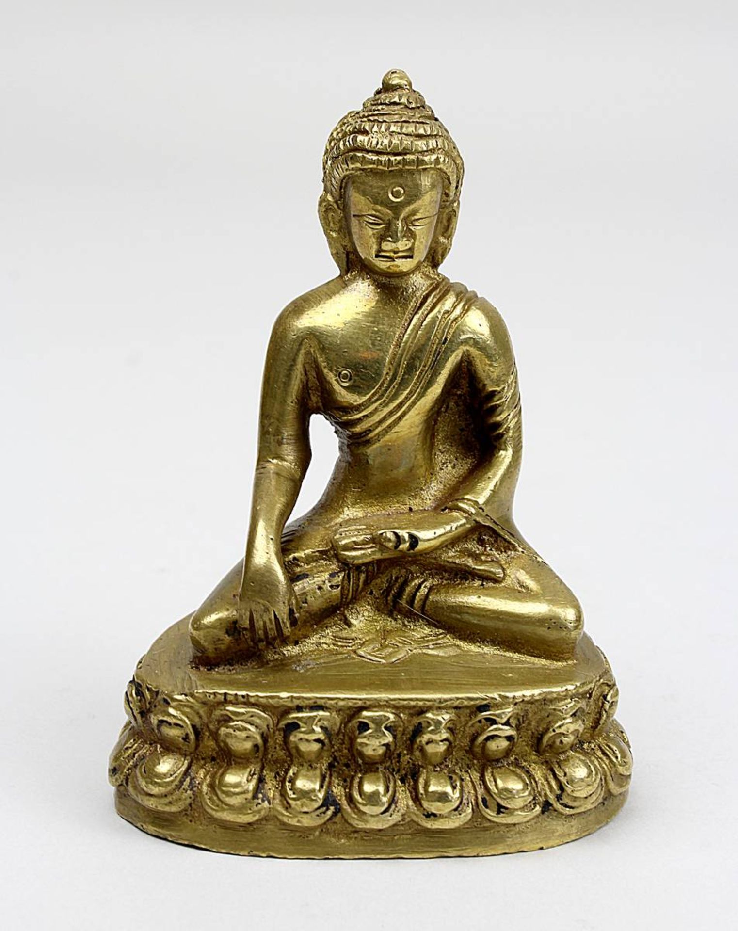 Kleiner Buddha, Himalaya, 19. Jh., Bronze vergoldet, Buddha im Lotussitz auf Lotusblütensockel, Gest - Bild 2 aus 5