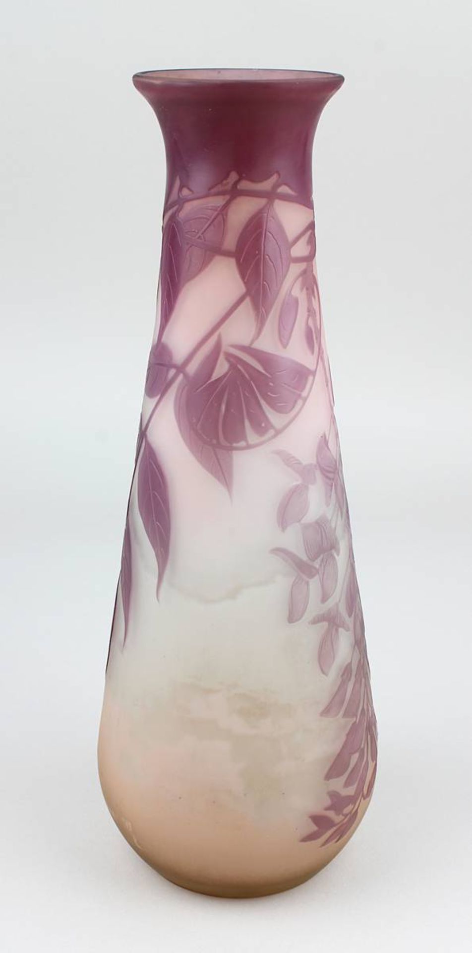 Gallé Jugendstil-Vase mit Glyziniendekor, Nancy 1904 - 1906, keulenförmiger Klarglaskorpus, innen - Image 4 of 4