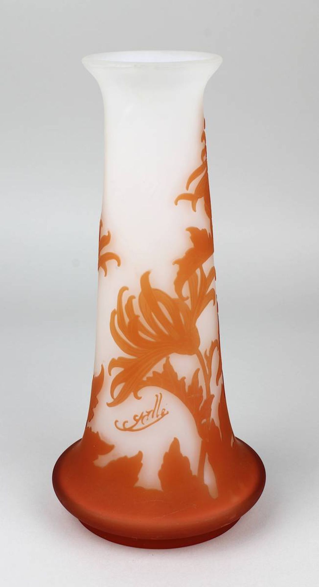 Gallé Jugendstil-Vase mit Chrysanthemendekor, Nancy 1906-1914, trichterförmiger Klarglaskorpus mit - Image 3 of 4