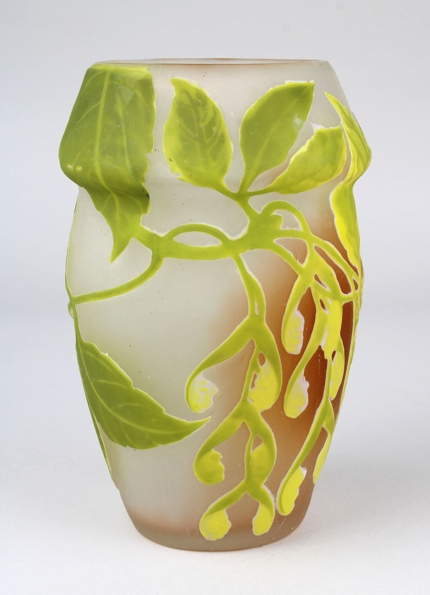 Gallé Jugendstil-Vase mit Ahornmotiv, Nancy 1904-06, matt geätzter Klarglaskorpus innen mit partiell - Image 5 of 5