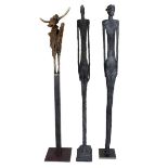 Thuilot, Ludger (geb. Bocholt 1960) "Hornochse", Skulptur aus Wurzelholz auf Stahlständer, auf