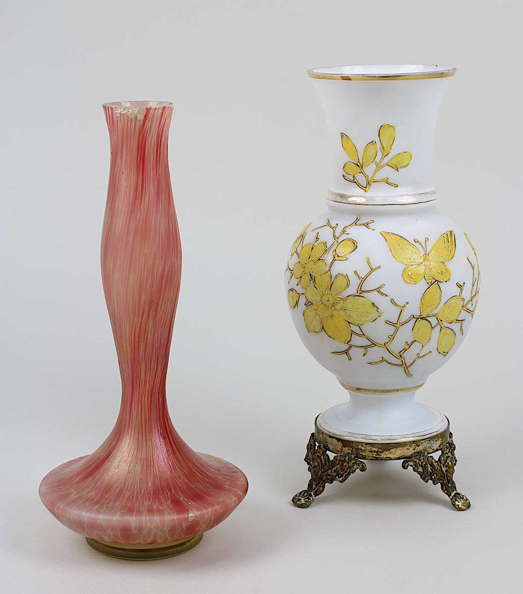 Zwei Glasvasen, um 1900, eine Jugendstil-Vase der Firma Rindskopf & Söhne Teplitz, klares