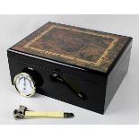 Humidor mit Hygrometer, deutsch Ende 20. Jh., Holz schwarz lackiert, Deckel in Wurzelholzoptik mit