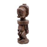 Figur eines männlichen Ahnen, Boyo/Buye, D. R. Kongo, Holz geschnitzt, Figur mit Haar- und
