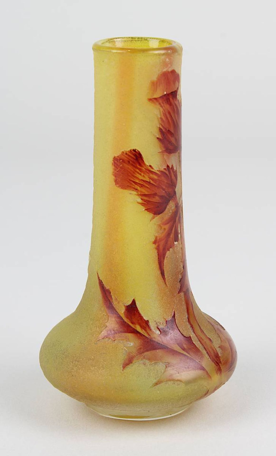 Daum Miniatur-Jugendstil-Vase mit Disteldekor, Nancy um 1905, Klar-Kristallglaskorpus, innen gelb- - Image 4 of 4