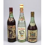 Drei Flaschen Cognac bzw. Eau-de-vie, 1950er bis 1980er Jahre: eine Flasche Bisquit-Cognac 1950er