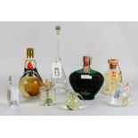 Acht Flaschen bzw. Fläschchen mit Spirituosen 2. H. 20. Jh.: eine Flasche Wiliams Rouge Gaby, Eau-