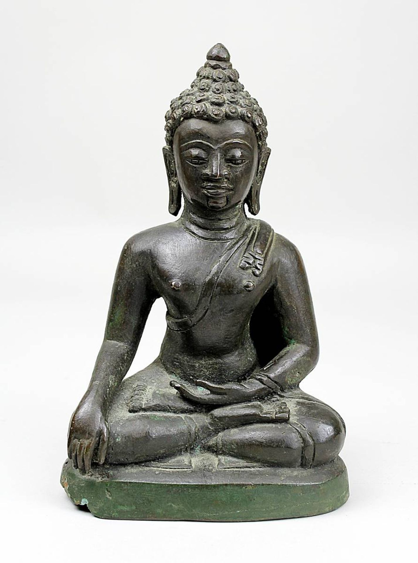 Buddha, Indien, 17./18. Jh., Bronzeguss, Darstellung in der Geste der Erdberührung im Lotussitz, mit - Bild 2 aus 5