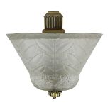 Art Déco Wand-Lampe, Frankreich 1920er Jahre, breiter Lampenschirm aus matt geätztem Glas mit floral