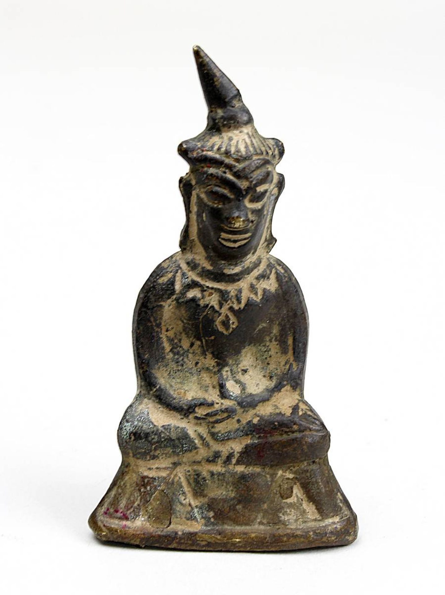 Padmasambhava, Laos, 18./19.Jh., Bronzeamulett mit Öse am Rücken, Figur des Guru Rimpoche mit - Image 2 of 5