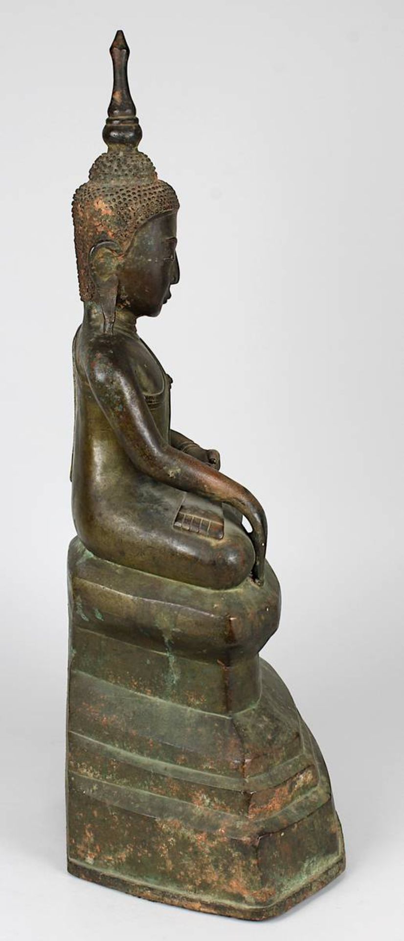 Große Figur des sitzenden Buddha, Thailand, Ayutthaya, 17. Jh., Bronze mit sehr schöner Alterspatina - Bild 4 aus 8