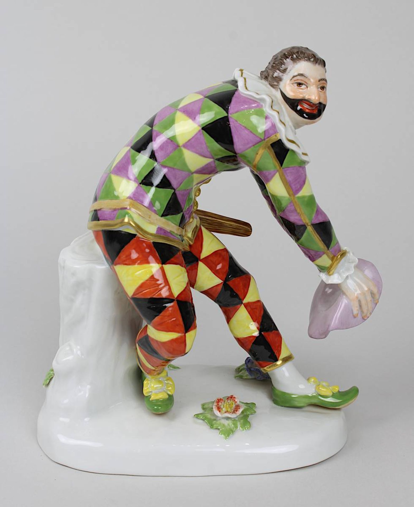 Meissen Porzellanfigur Komplimentierender Harlekin aus der Commedia dell'arte, Entwurf Johann - Image 5 of 6