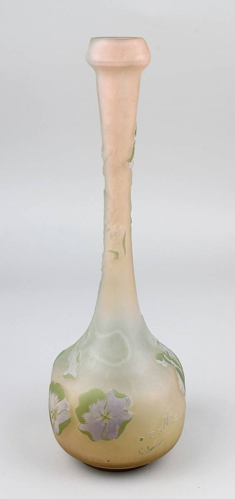 Gallé Jugendstil-Vase mit Hortensiendekor, Nancy 1904-06, vierpassiger Vasenbau mit langgezogenem - Image 4 of 5