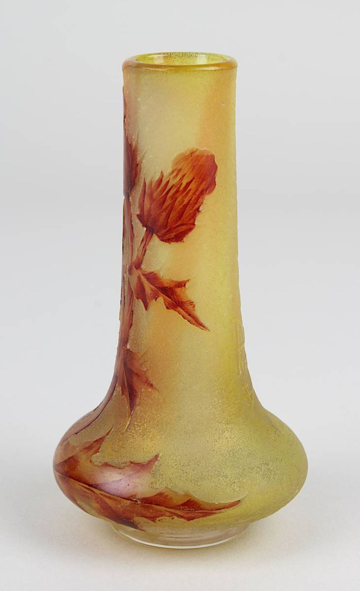 Daum Miniatur-Jugendstil-Vase mit Disteldekor, Nancy um 1905, Klar-Kristallglaskorpus, innen gelb- - Image 2 of 4