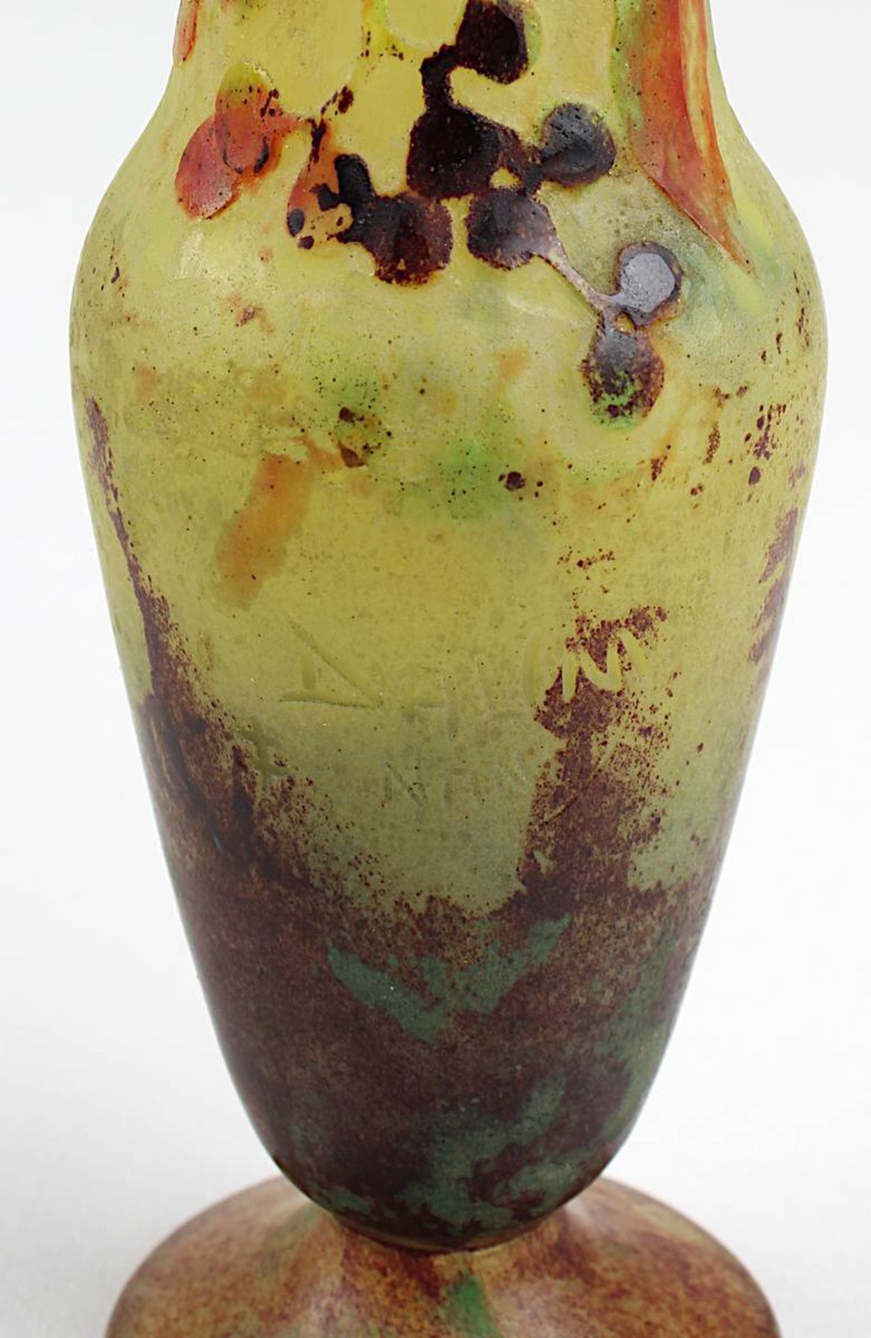 Daum Jugendstil-Vase mit Heidelbeerdekor, Nancy um 1909, Entwurf Henry Bergé, länglicher - Image 6 of 6