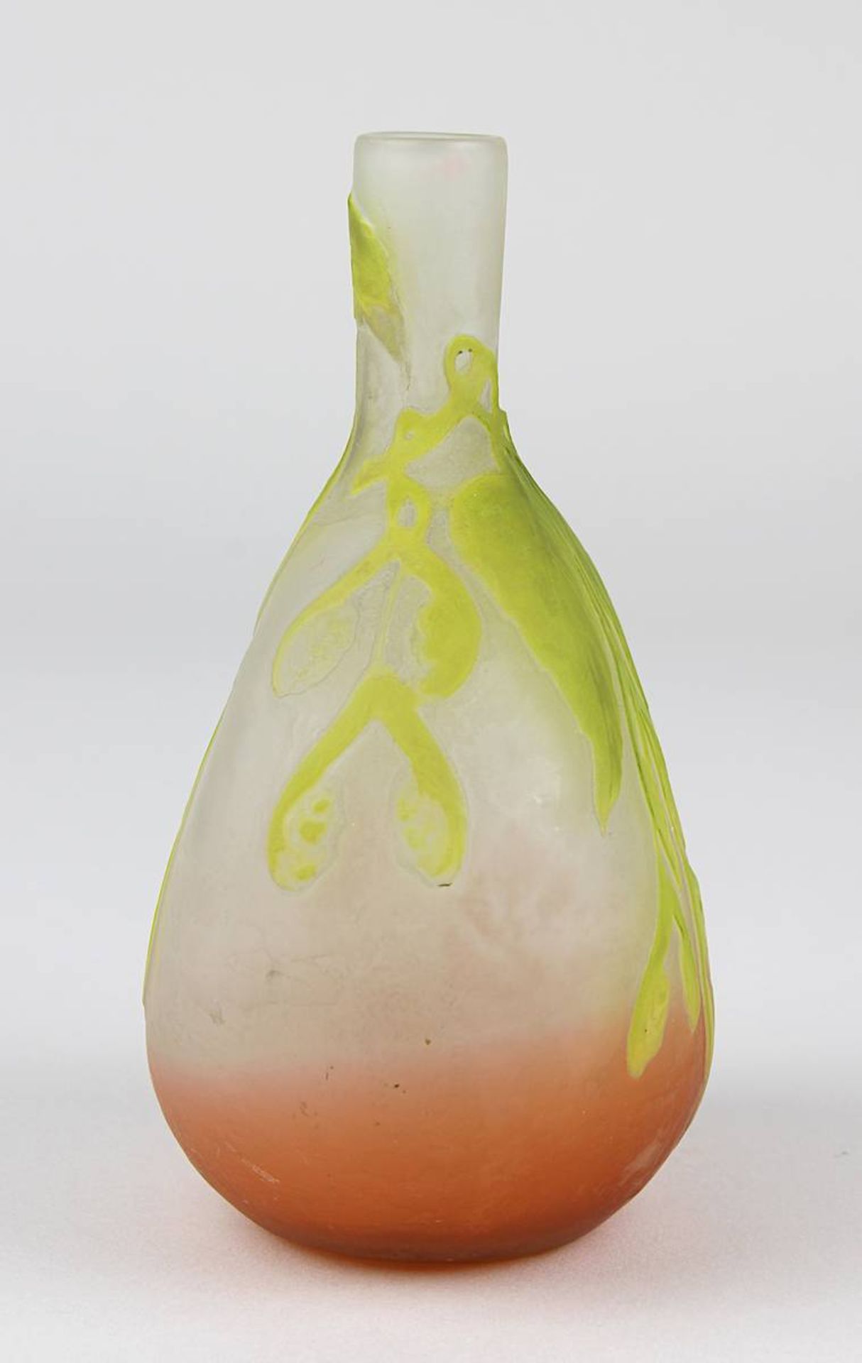 Klein Gallé Jugendstil-Vase mit Ahornmotiv, Nancy 1906-14, Klarglaskorpus innen mit orangefarbenem - Image 4 of 4