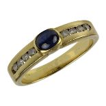 Gelbgold-Ring mit Diamanten und Saphircabochon, Italien um 1990, 750 gestempelte Ringschiene mit