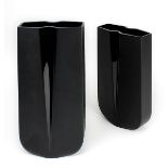 Zwei Glasvasen d. Firma Peill & Putzler, Düren nach 1980, rechteckige Grundform aus schwarz