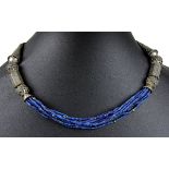 Collier mit Silber und Lapislazuli, Afghanistan, 10 Stränge aus kleinen zylindrischen, nicht