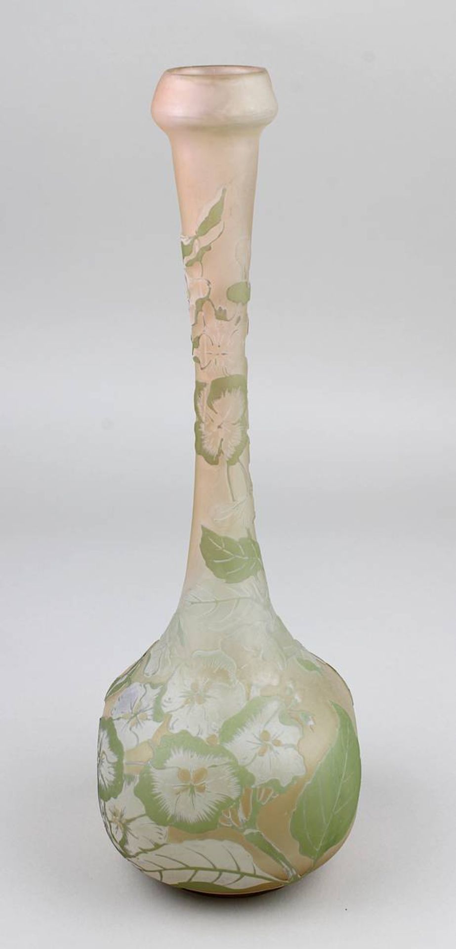 Gallé Jugendstil-Vase mit Hortensiendekor, Nancy 1904-06, vierpassiger Vasenbau mit langgezogenem - Image 2 of 5