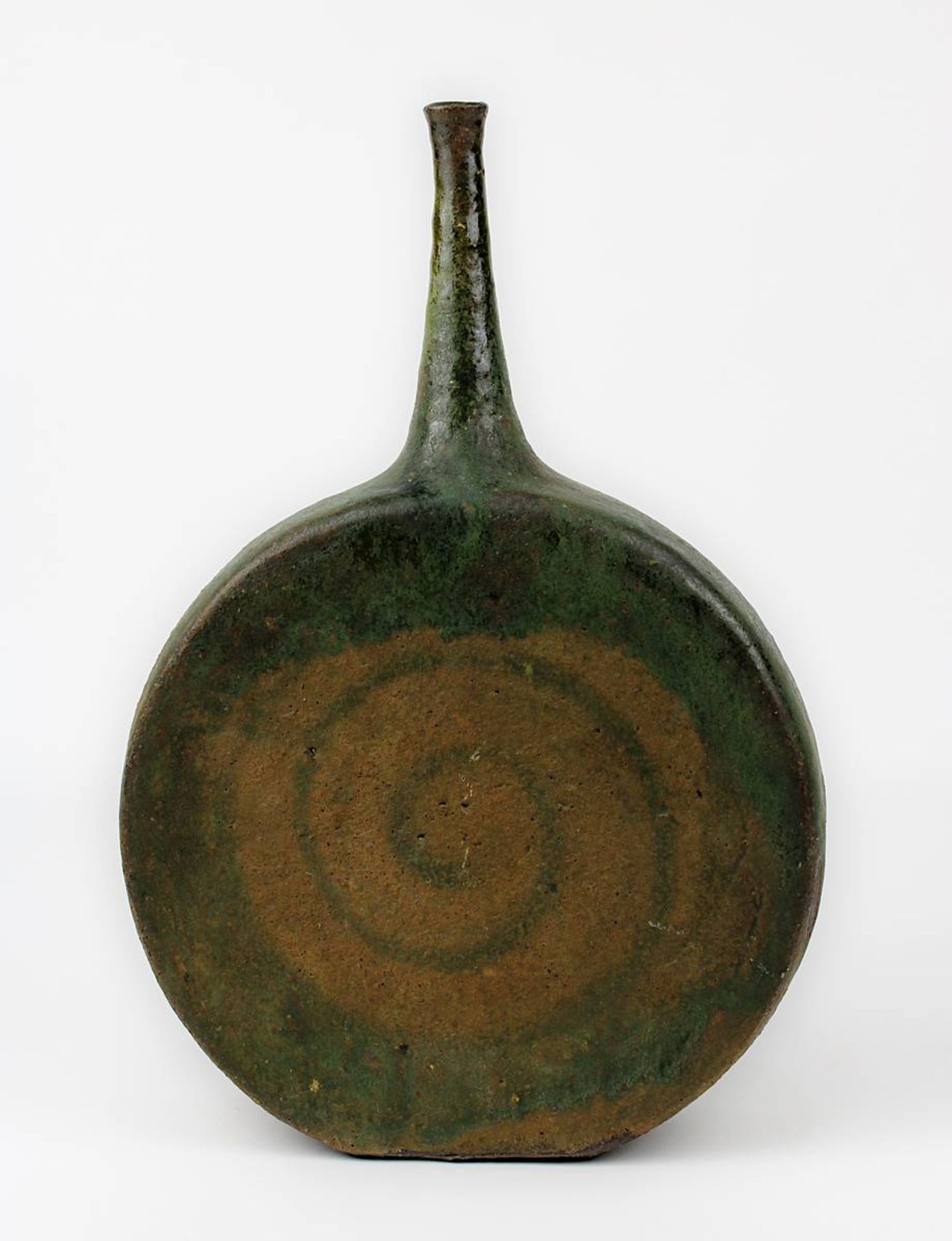 Künstlerkeramik-Vase, deutsch um 1970, Keramik heller Scherben, frei geformt, mit Spiraldekor in