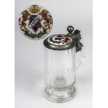 Bierkrug des Vereins Unitas Berlin, 1895, 1/4 Liter, Klarglaskorpus auf Fuß, Zinndeckel mit