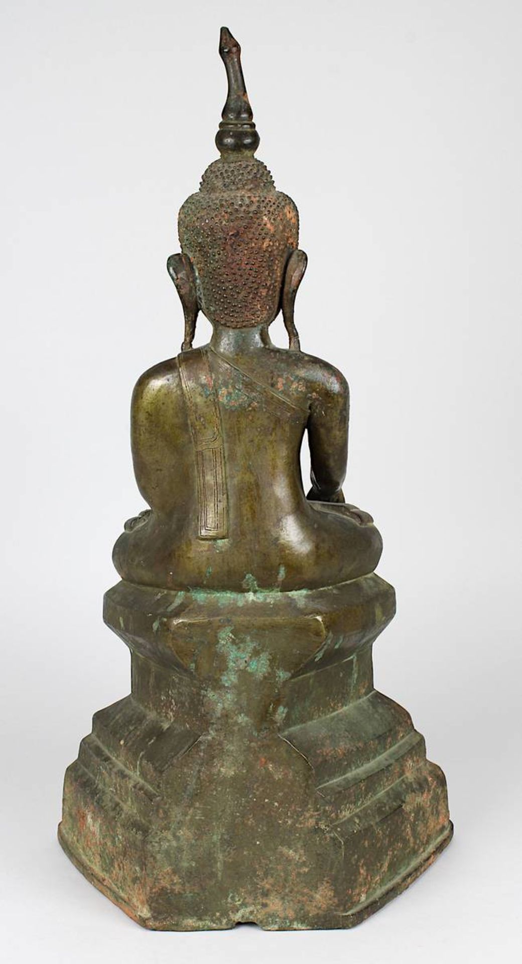Große Figur des sitzenden Buddha, Thailand, Ayutthaya, 17. Jh., Bronze mit sehr schöner Alterspatina - Bild 3 aus 8