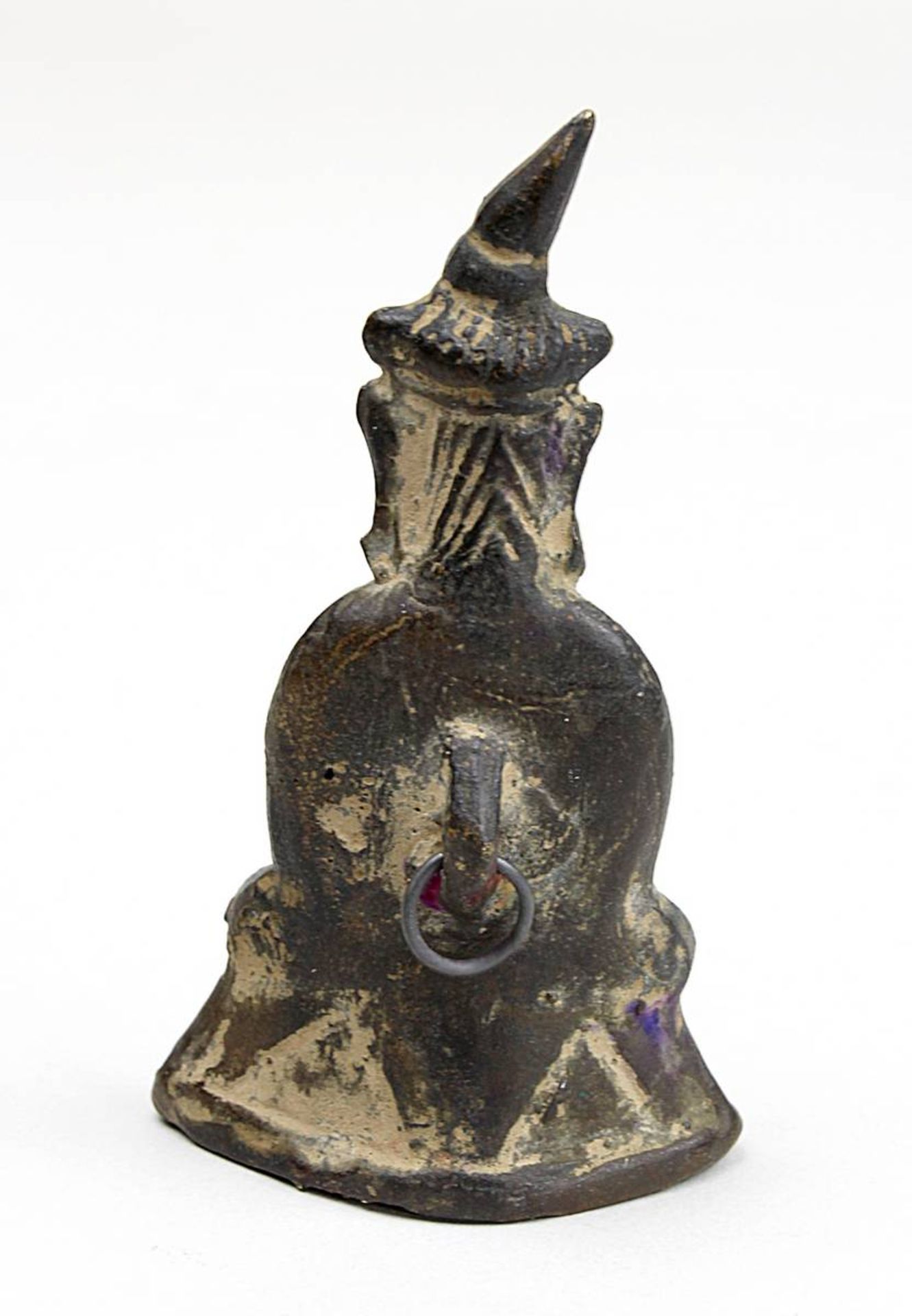 Padmasambhava, Laos, 18./19.Jh., Bronzeamulett mit Öse am Rücken, Figur des Guru Rimpoche mit - Image 4 of 5