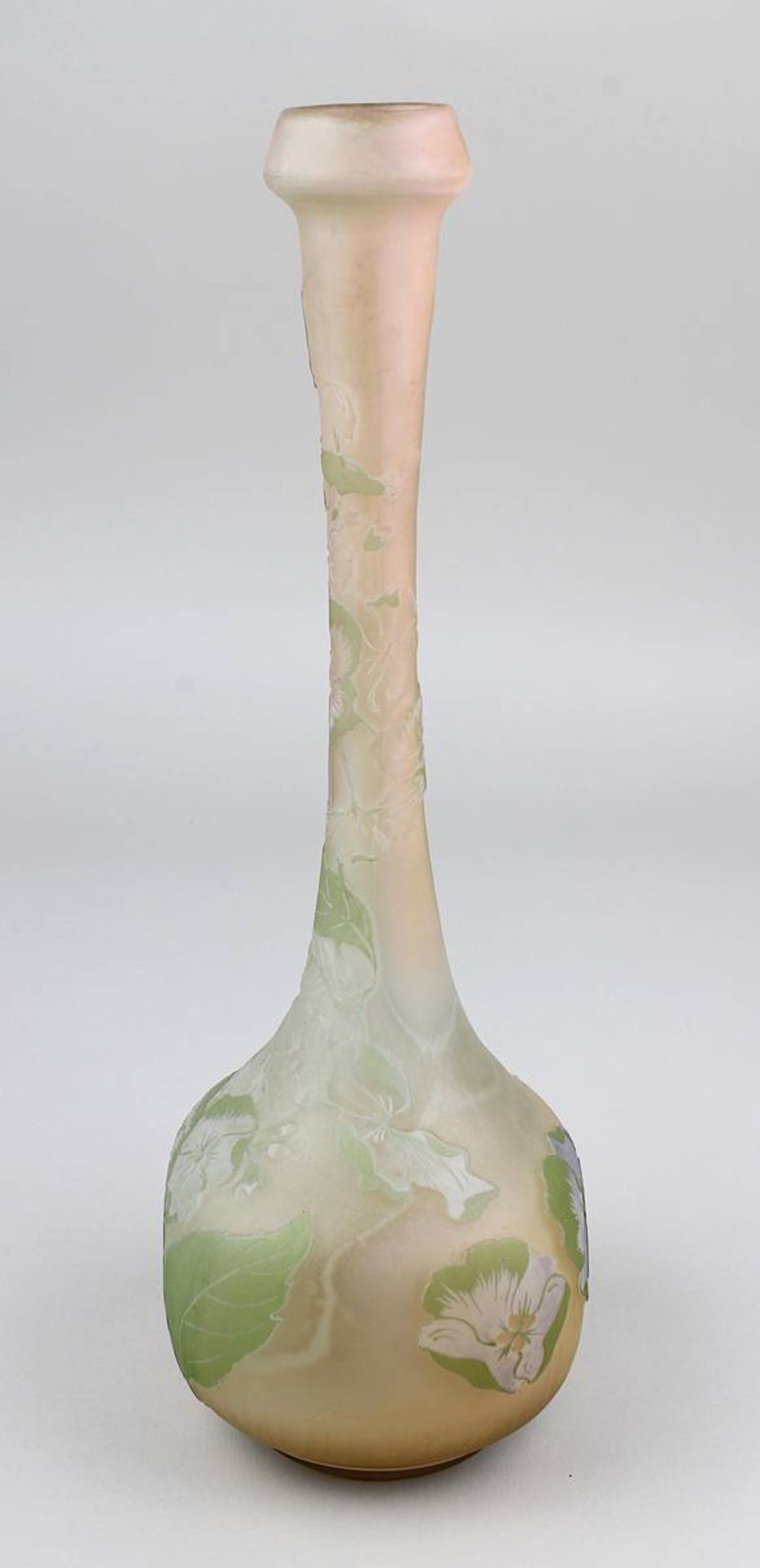 Gallé Jugendstil-Vase mit Hortensiendekor, Nancy 1904-06, vierpassiger Vasenbau mit langgezogenem - Image 3 of 5