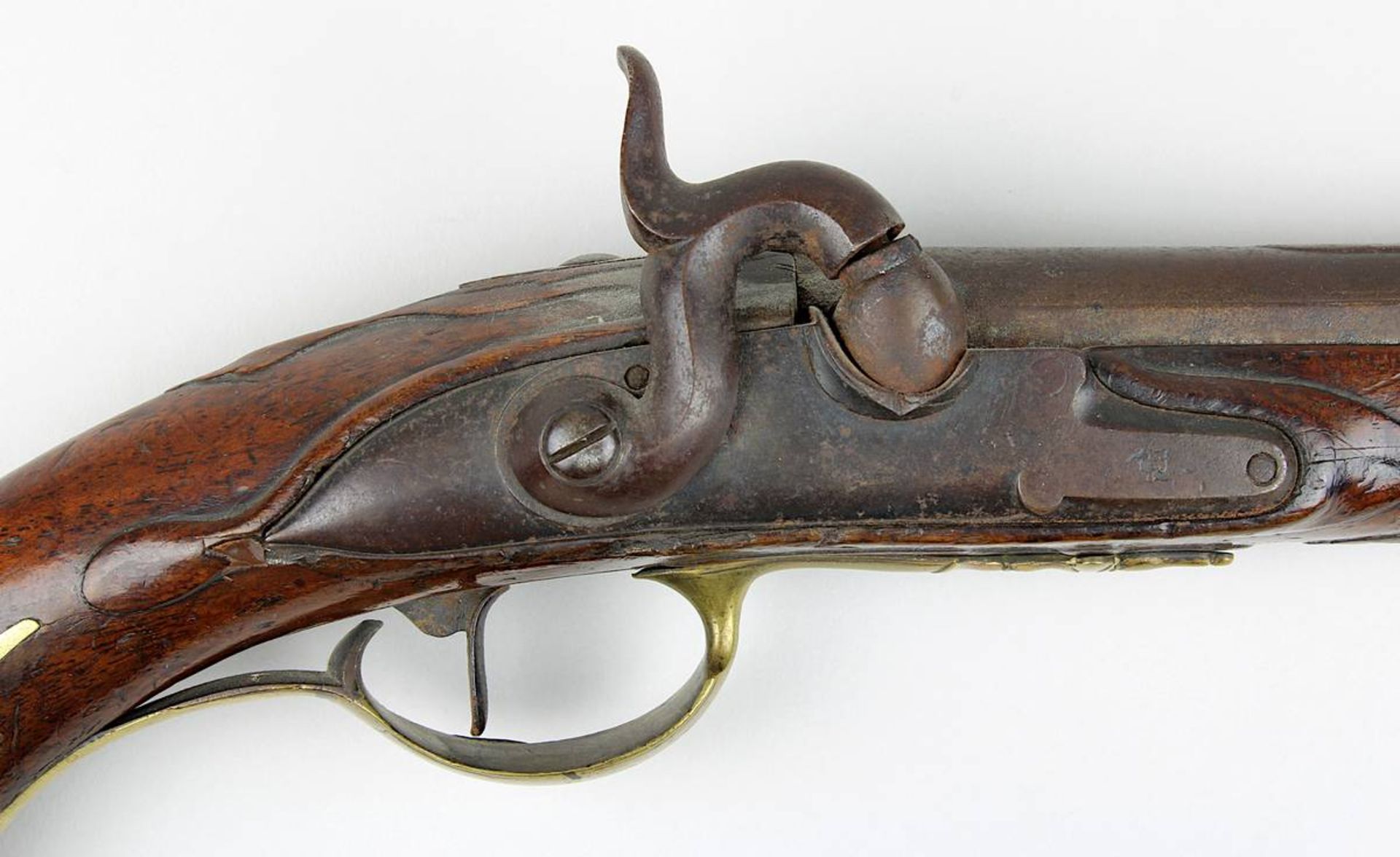 Perkussionspistole, 1. H. 19. Jh., Nussholzschäfftung, runder Lauf aus Eisen, Ladestock aus Holz, - Image 2 of 2