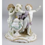 Meissen Porzellan-Figurengruppe wohl Allegorie auf die Tragödie, Porzellan, weißer Scherben,