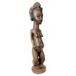 "Jenseits-Frau" blolo bla, Figur der Baule, Côte d'Ivoire, Holz geschnitzt und mit dunkler Patina,