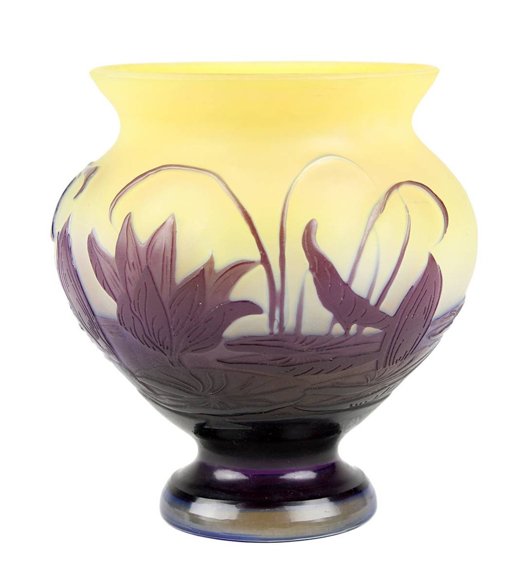 Kleine Gallé Jugendstil-Vase mit Seerosendekor, Nancy 1906-14, runder Klarglaskorpus, innen mit