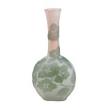 Gallé Jugendstil-Vase mit Hortensiendekor, Nancy 1904 - 1906, matt geätzter Klarglaskorpus innen
