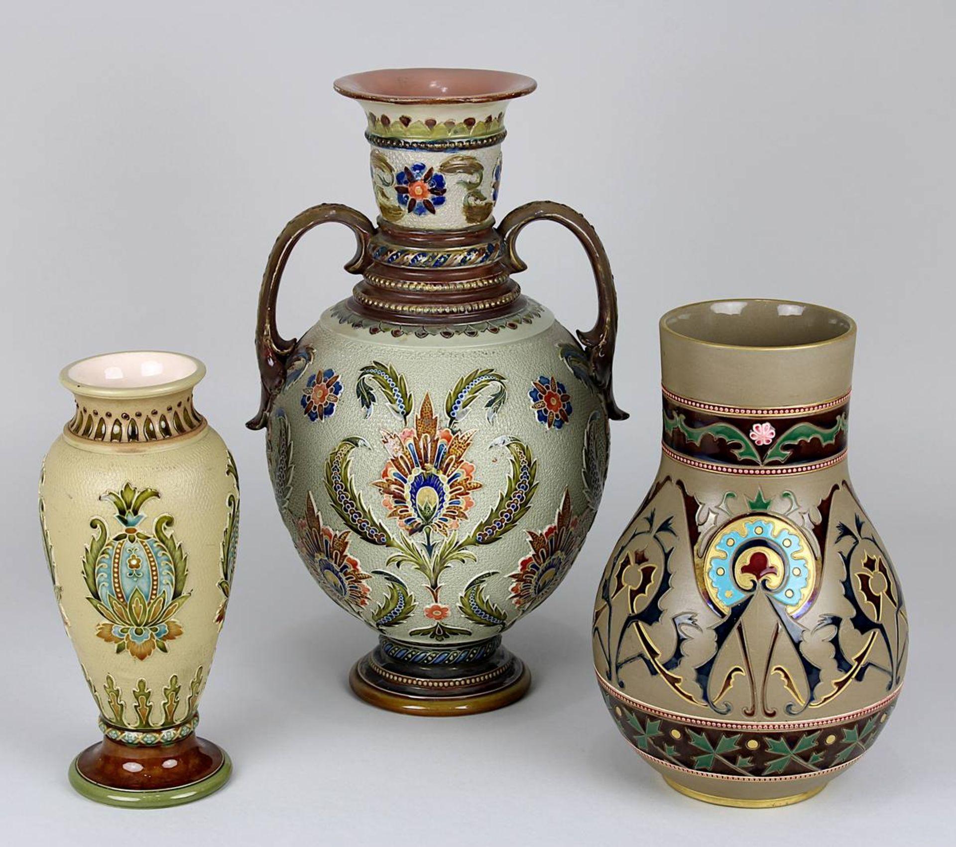 Zwei Villeroy & Boch Vasen und eine Saargemünd - Vase um 1900, Steingut, alle mit reliefierter