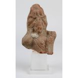 Fragment einer Harpokrates-Figur aus Terrakotta, Ägypten, wohl römische Zeit ca. 2. Jh. n. Chr.,