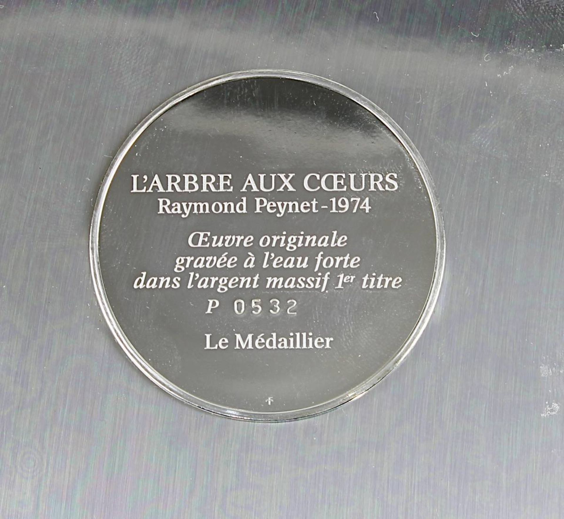 Raymond Peynet (Paris 1908 - 1999 Mougins), Silber-Künstlerteller "L'Arbre aux Coeurs", 1974, - Image 2 of 2