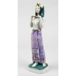 Karls Ens, Volkstedt, Porzellanfigur Schreitende Ägypterin, um 1910, Porzellan weißer Scherben,