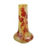 Daum Miniatur-Jugendstil-Vase mit Disteldekor, Nancy um 1905, Klar-Kristallglaskorpus, innen gelb-