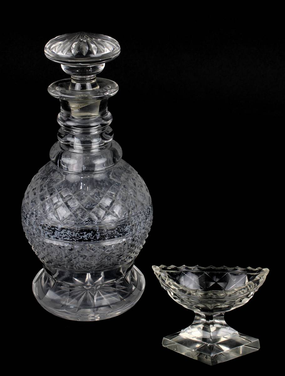 Klassizismus Glas-Saliere und Glas-Karaffe: navetteförmige Saliere Frankreich um 1790, mit