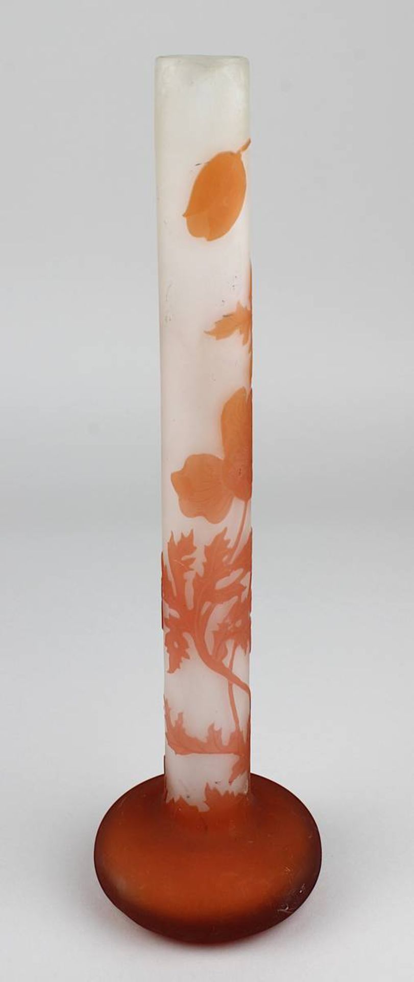 Jugendstil Gallé Stangen-Vase mit Mohndekor, Nancy 1906 - 1914, matt geätzter Klarglaskorpus, im - Image 4 of 4