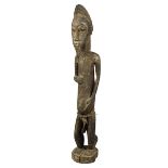 "Jenseits-Mann" blolo blan, Figur der Baule, Côte d'Ivoire, Holz geschnitzt und mit Resten von