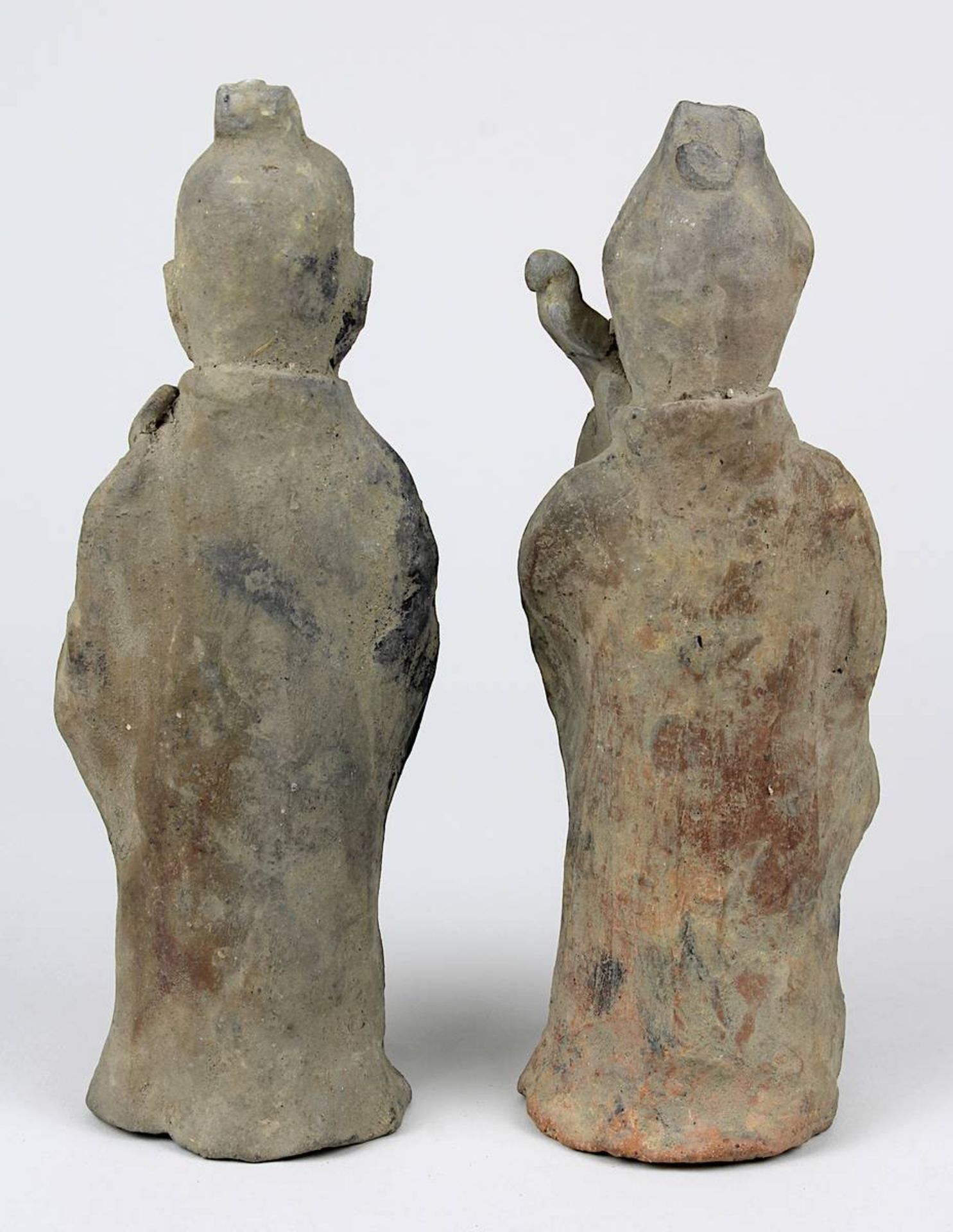 Zwei Tonfiguren, China, wohl Tang-Dynastie, eine männliche und eine weibliche Figur mit - Image 3 of 5