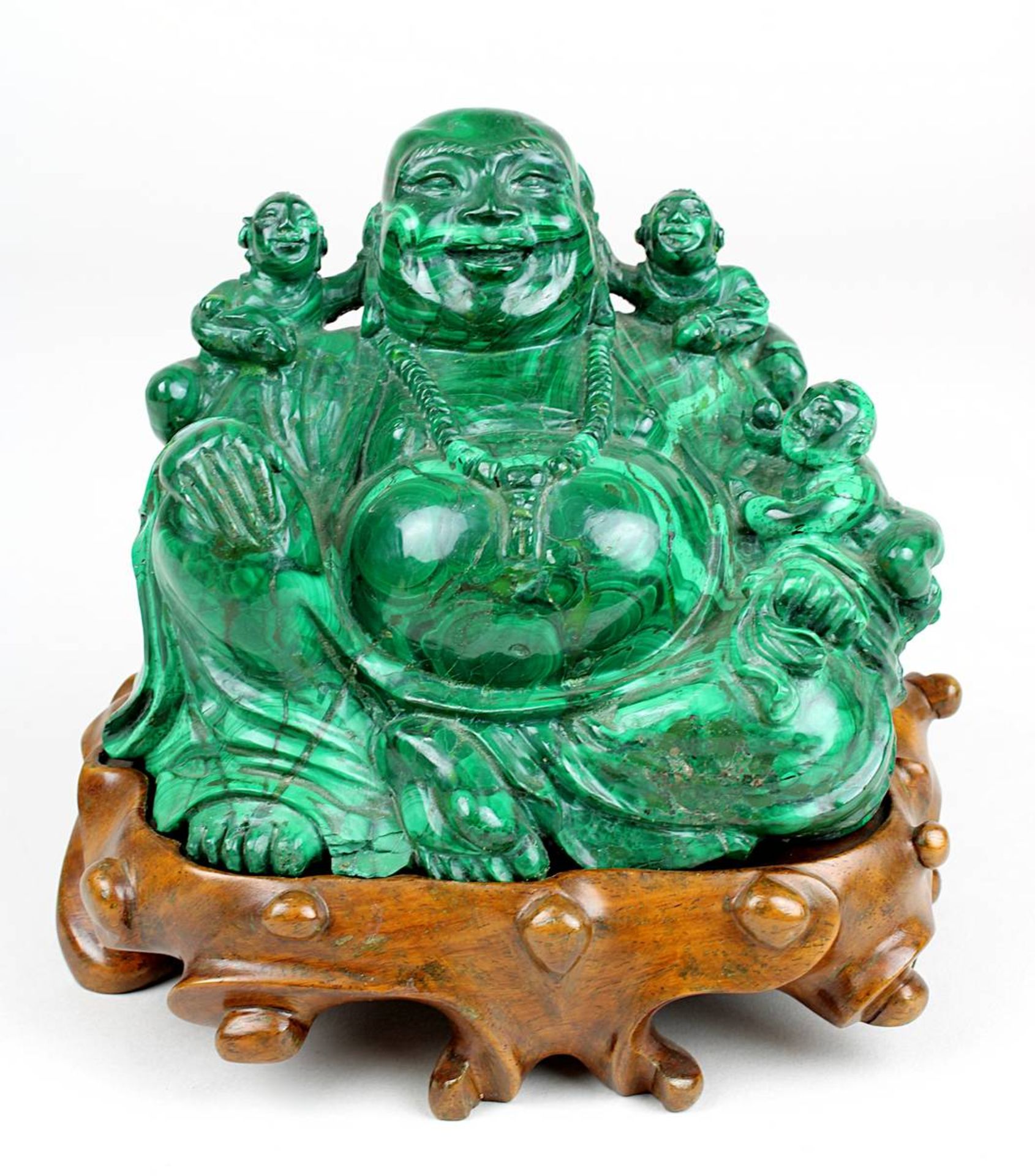 Malachit-Glücksbuddha-Figur, China um 1950, aus einem Stück gemaserten Steins geschnitzter,